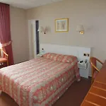 Le Grand De - Logis Restaurant מאיין