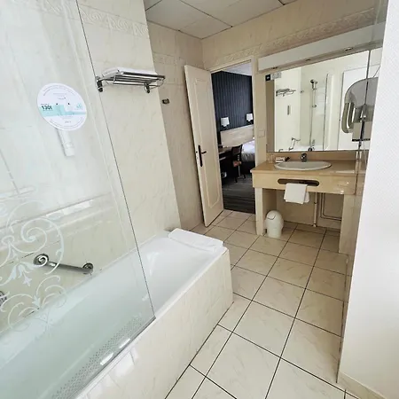 Logis Au Grand Et Son Restaurant Mayenne