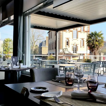 Logis Au Grand Et Son Restaurant מלון