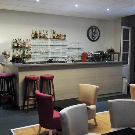 Logis Au Grand Et Son Restaurant מלון