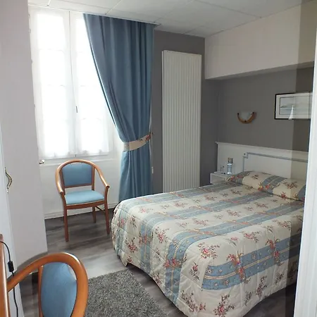 Hotel Logis Au Grand Et Son Restaurant Mayenne