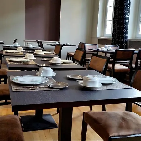 Logis Au Grand Et Son Restaurant מאיין