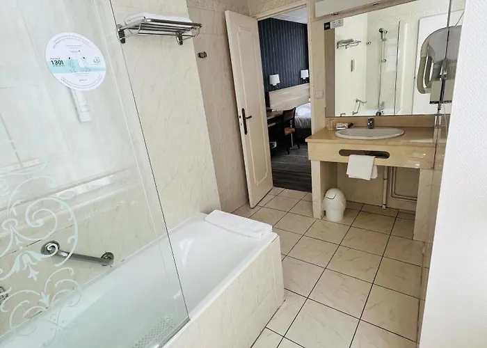 Logis Au Grand Et Son Restaurant Mayenne