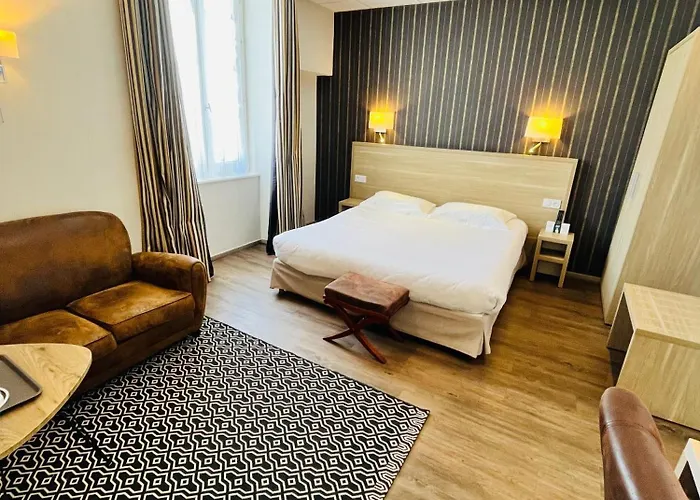 Logis Au Grand Et Son Restaurant Hotel Mayenne