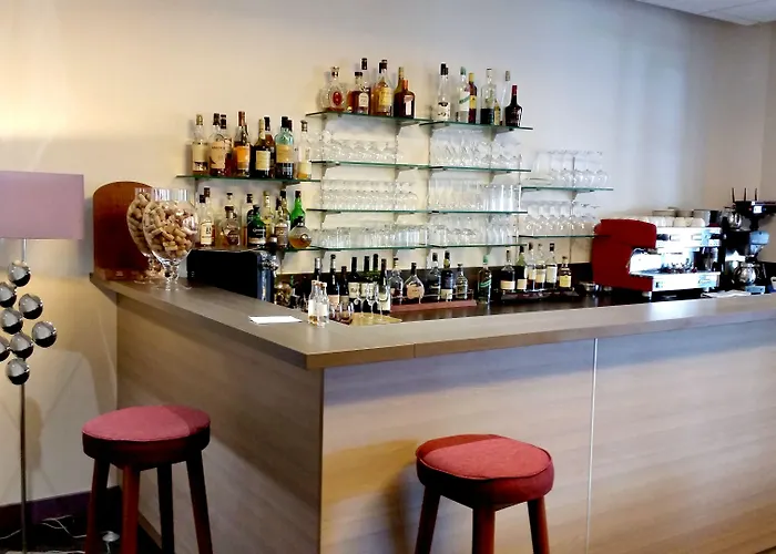 Le Grand De - Logis Restaurant 호텔 마옌