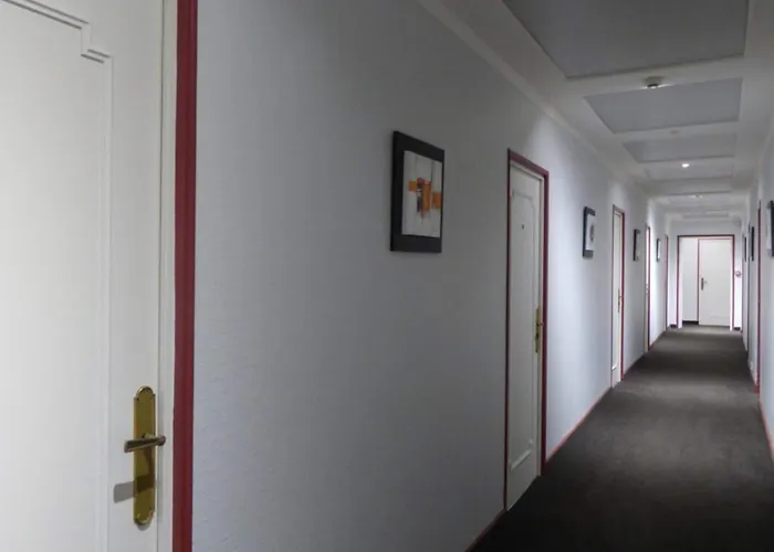 Logis Au Grand Et Son Restaurant Hotel Mayenne