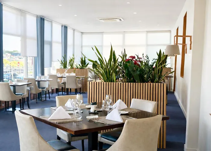 Le Grand De - Logis Restaurant 마옌