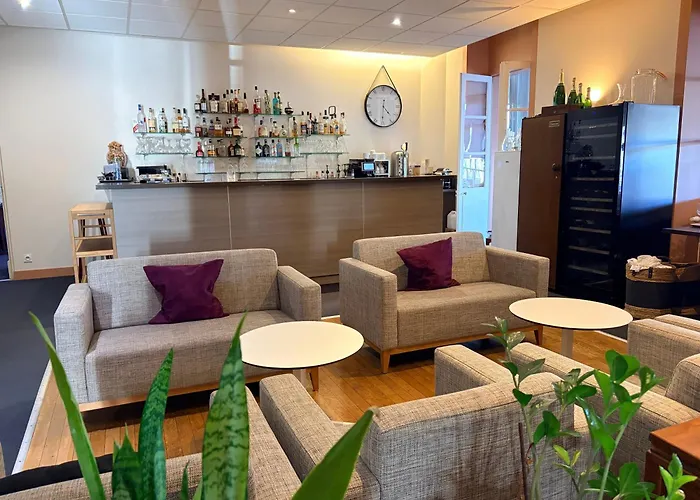 Le Grand De - Logis Restaurant 호텔 마옌