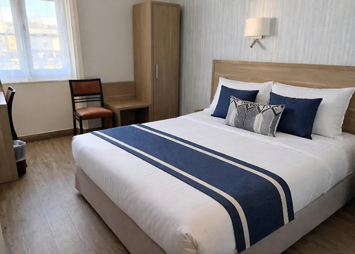 호텔 Le Grand De - Logis Restaurant 마옌