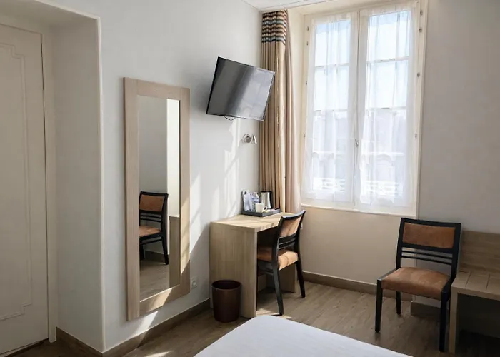 Le Grand De - Logis Restaurant 마옌