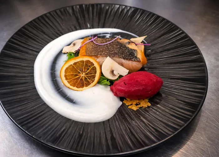 Le Grand De - Logis Restaurant 3* 마옌