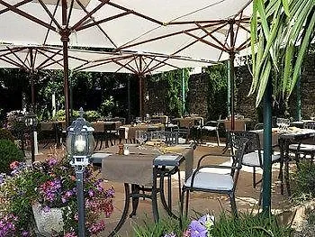 Hotel Logis Au Grand Et Son Restaurant Mayenne