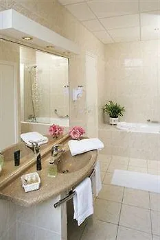 Le Grand De - Logis Restaurant Hotel Mayenne