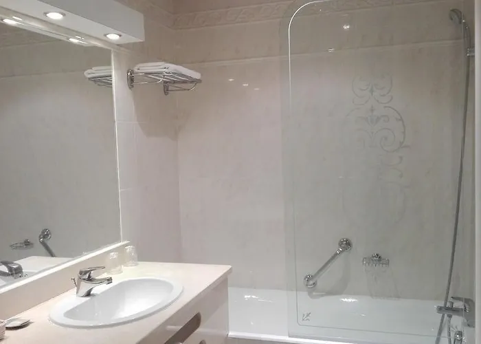 Le Grand De - Logis Restaurant 3* 마옌