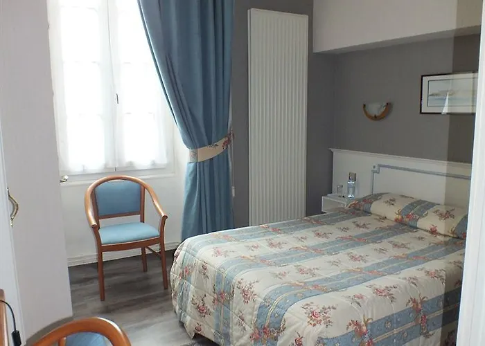 Hotel Logis Au Grand Et Son Restaurant Mayenne