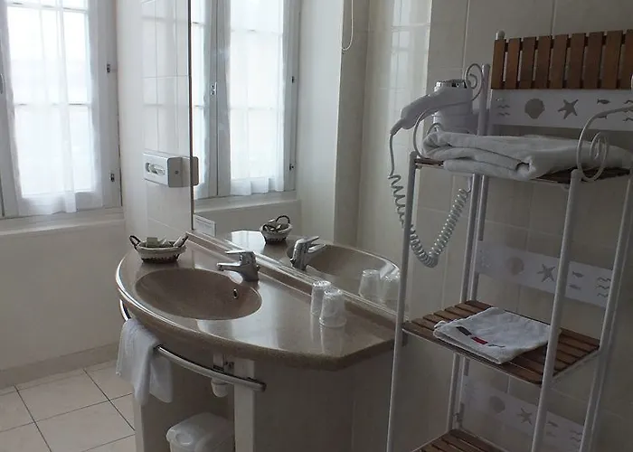 Logis Au Grand Et Son Restaurant Mayenne