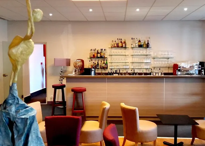 Le Grand De - Logis Restaurant 3* 마옌