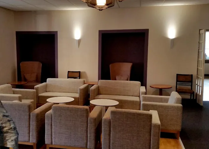 Logis Au Grand Et Son Restaurant 3* Mayenne