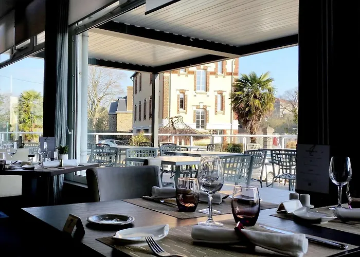 Le Grand De - Logis Restaurant 호텔 마옌