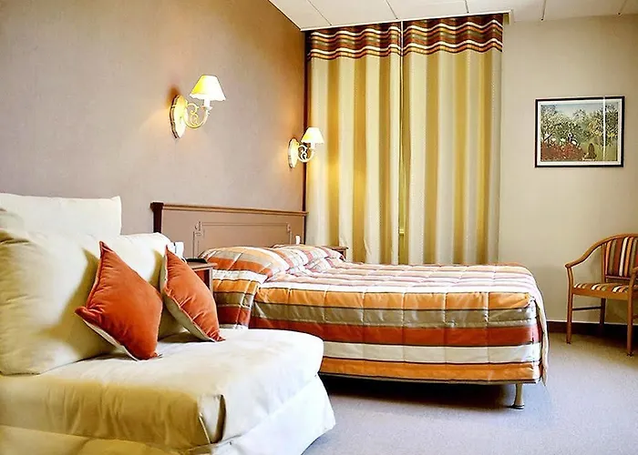 Le Grand De - Logis Restaurant 3* 마옌